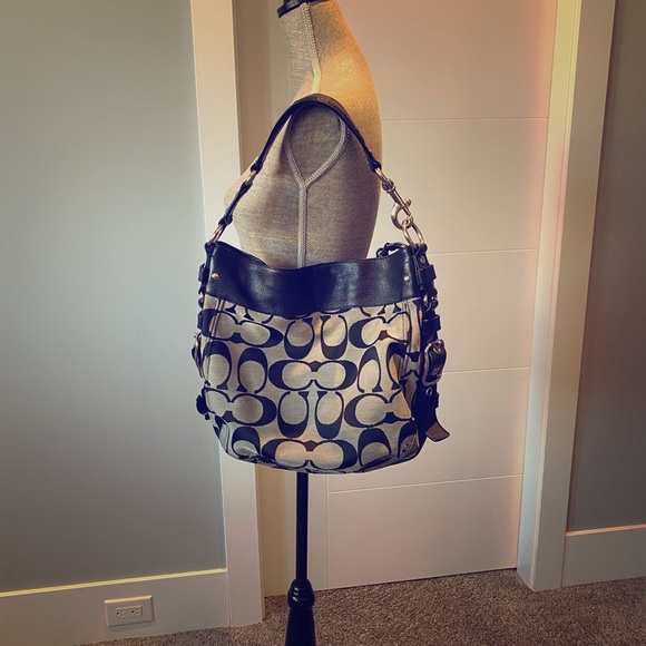 Classic Coach Hobo Bag - Picture 1 of 8